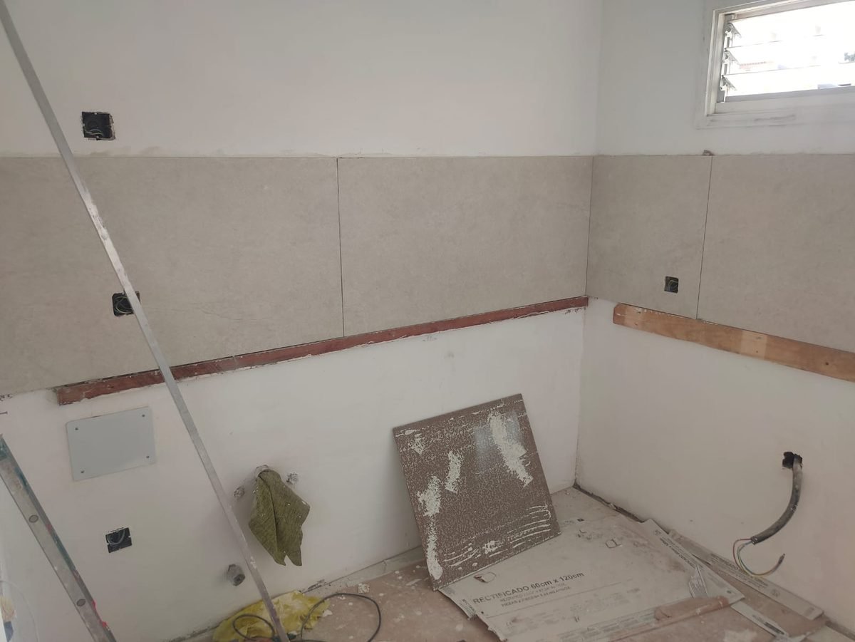 Alicatado de pared con porcelánico